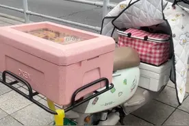 被100万人看过的电动车改造摆摊车后续来了，谢谢大家对我改造的电动车的喜欢，详细内容都在视频里了，重复的问题就不再回复啦～#摆摊创业 #创作者中心 #创作灵感 #摆摊 #电动车摆摊视频封面
