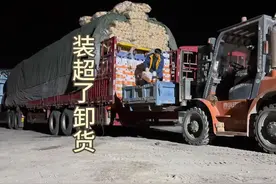 一人一车从广东自驾西藏，走到青海格尔木超限站，装超了几百公斤视频封面