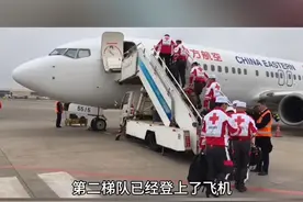 中国红十字国际救援队第二梯队抵达缅甸 第二梯队共20余名队员，携带安置点建设、应急供水单元、应急卫生厕所、防疫消杀车等物资，将开展灾后赈济、供水和大众卫生、防疫消杀等工作。#中国红十字国际救援队第二梯队抵达缅甸 #缅甸地震 #抗震救灾视频封面