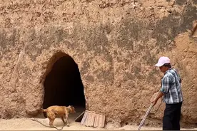 地平线下的古村落， 与大地融为一体，这是河南陕塬农民生土建筑的绝妙之笔，民居史上活化石，找一片黄土地，向下挖坑，四面凿洞，不用一砖一瓦就能挖出一个完整的家，冬暖夏凉，坚固耐用……#地坑院 #老房子的回忆 #乡愁记忆 #我的乡村生活 #新农人计划