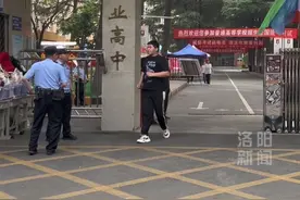 高考历史卷，第一个出考场的人说了2个字 “简单，我不考七八十分，愧对家长”！#高考历史#媒体精选计划 #2025洛阳高考