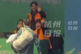 女团第一轮，河北队3：0战胜福建队。看到孙颖莎走到跟前，工作人员的表情亮了！#孙颖莎 #全运会视频封面