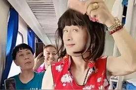 #上热门🔥 火车上一首《舞女泪》逗笑全车人#给大家带来一丝欢乐 #愉快的旅行 #逗笑 #军垦名城石河子视频封面