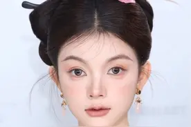 不会新中式造型手法的看过来～手把手教你学会！#化妆师 #化妆造型培训 #新娘造型 #秀禾造型#中式造型视频封面