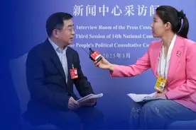 带着您的问题上两会：关注农民医保问题——专访全国政协委员 连玉明视频封面