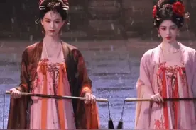 陈都灵月鳞绮纪新造型被吐槽奇怪！到底问题出在哪？ #陈都灵#月鳞绮纪 #传统文化#传统服饰#文化输出视频封面