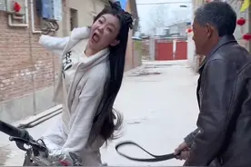 三天不打上房揭瓦！笑死了，但是能被老爸天天揍，真的好幸福！#聂小妹视频封面