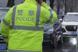 戴上帽子那一刻太帅了 （视频来源@化妆师千千- ）#交警视频封面