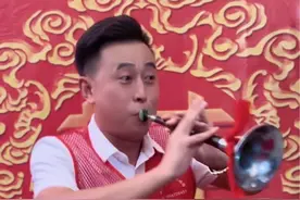 抬花轿唢呐表演，带表演的风格！不喜勿喷#唢呐一响燃爆全场 #唢呐视频封面