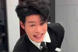 网上买了个10公斤的杯子整蛊男友测试他的反应，姐妹们学废了吗？？？？#情侣#整蛊#测试男友视频封面