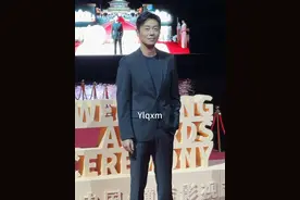#朱亚文 黑色西装亮相#文荣奖红毯 行走的荷尔蒙 这气质太帅了！#文荣奖 #横店影视节视频封面