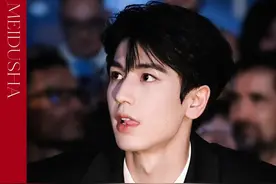 内娱男星独一份的美貌也只能是他了！ 最美男天鹅张凌赫#张凌赫 #虞书欣 #白鹿 #田戚薇 #时尚视频封面