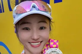 四年锡马，两个半马冠军🏆两个半马亚军，尽所能，敬所不能。还是那句话，跌倒了，要学会自己努力站起来。加油吧#马拉松 #无锡马拉松 #跑步 #努力成为更好的自己视频封面