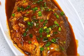 这样煎的武昌鱼，外酥里嫩不粘锅，汤汁浓郁，味道鲜美，巨好吃#我的厨房日记 #家常菜 #红烧鱼 #红烧武昌鱼#煎鱼视频封面