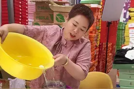 一个视频给大家分享：我是怎样做出酸爽脆甜的糖醋蒜#糖醋蒜腌制 #大蒜腌制方法 #记录真实生活 #农村生活 #黄秋霞