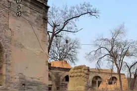 太行山发现了一个无人村，不知道什么原因五十年前整体搬迁，我走到村庄入口处，当年守村的狮子还在，可这里却已是残垣断壁 一片废墟#老房子的回忆 #古民居 #无人村  #乡愁记忆 #古村乡情视频封面