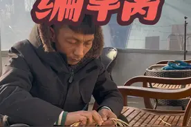 这还添手艺了呢，自己给鸽子编上草窝了，整的还挺好#我的乡村生活 #农村生活 #鸽子 #鸽子窝 #草窝视频封面