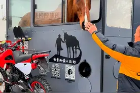 步枪🐶 达利🐴 酒哥 酒嫂 酒妹， 一家五口，载着满满的一车爱，春运路上，赶回家过年。 #房车旅行  #春运  #寻美中国视频封面