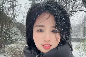 立春了，竟然下雪了，是冬负了雪，还是雪背叛了冬，雪本该是冬的伴侣，确不顾一切跑来做春的情人，连雪都移情别恋了，更何况人心呢！#三月的雪 #春天的第一场雪视频封面