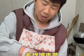 俺妈做的布袋馍夹菜好吃嘞狠，好吃嘞跺脚。#河南方言 #我的乡村生活 #抖音美食推荐官 #记录真实生活 #抖音商城视频封面