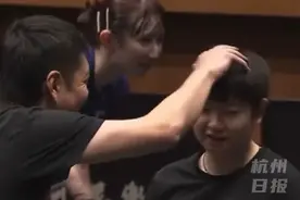 WTT澳门冠军赛，#邱贻可给孙颖莎陪练，亮点不断！ #摸头杀 #孙颖莎