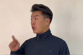 部队上有两种班长 一种是想让你淋他所淋过的雨  想让你经历他所有的磨砺  另一种是为你撑伞挡雨 让你不要经历他招手的挫折 很幸运我都遇到了。#士兵突击 #士官生 #剧情演绎 #真实还原 #太真实了视频封面