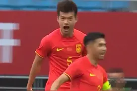 “能输给中国真是奇耻大辱！”🇰🇷韩国球迷“围攻”韩国足协，无法接受时隔两年再输中国，称韩国足球未来一片黑暗#国足 #韩国 #u22国足视频封面