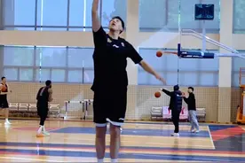 新发型精神百倍 杜润旺做好准备复出战广厦 12月21日#广东宏远 投篮训练 备战#浙江广厦 旺仔看起来比复出前都要醒目多了 加油 #杜润旺视频封面