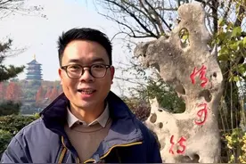 青蛇逢双春 五人要穿红 2025年是一个非常特殊的年份，这五种人一定要注意#2025 #蛇年 #本命年 #2024向光许愿吧 #人生建议去追光视频封面