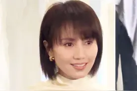#袁泉 白色披肩套装 这气质好优雅知性视频封面