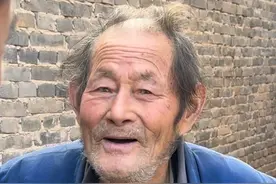肚子饿了，去大爷家要点好吃的，#下乡理发视频封面