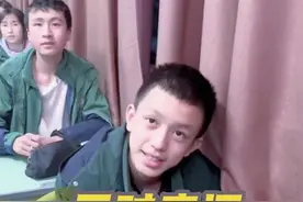 都来说一个吧#每天学习一点点 #英语 #学生时代 #可爱的学生 #谁能拒绝在抖音背个单词呢视频封面