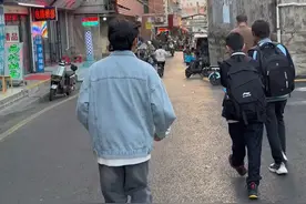 这下好了 追着我回家要吃饭#大学生 #精神状态belike #唐视频封面
