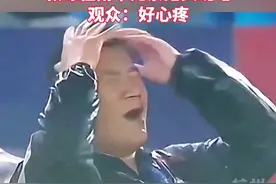常州队0:4惨败南京队，曾有四次进球机会没把握住，常州队教练在雨中无奈抱头跪地#苏超#常州队#足球
