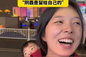 28岁宝妈独自带2个孩子摆摊，儿子患先天性心脏病，丈夫扛不住压力离开。她说：阴霾是留给自己的……#生活百态 #感动瞬间视频封面