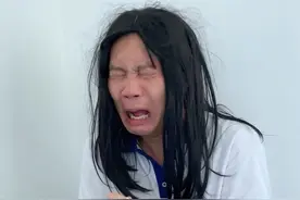 《班级里那些“自导自演”的班委》 #创作灵感 #豪有趣的课堂 #一人分饰多角 #学生的迷惑行为 #显眼包视频封面