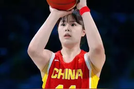 李月汝亚洲杯缺阵被指责！死守WNBA替补冷板凳！真的值吗？