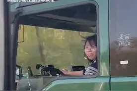#偶遇开中国邮政车的女司机，网友：女孩子的力量不可限量！视频封面