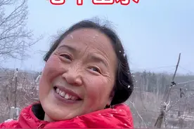 人生低谷时，去读苏东坡，去看刘禹锡，去品陶渊明，或许走不出城市，走不出樊笼，也能走进心中的山水间，对一张琴，一壶酒，一溪云……#人到中年#苏轼#智慧人生 #我的乡村生活 #咏梅小院视频封面