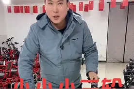 老年折叠小三轮 #老年三轮车 长97宽55重量27公斤，整车折叠携带方便，操作简单灵活安全#老年三轮车推荐 #电动三轮车代步 #三轮车老人专用电动车 #折叠小三轮视频封面