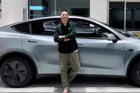 特斯拉焕新款Model Y，跟你说点别人没说的(最详细版)!视频封面