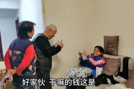 孙女考好了，爷爷“偷摸”着给奖励，被奶奶发现了#隔辈亲视频封面