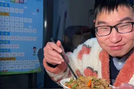 这短短的一生，我们追求的幸福也莫过于厨房有烟火，家里有温暖，心里有牵挂，家人闲坐，灯火可亲。#婚姻与家庭都需要用心经营 #在柴米油盐中感受生活 #记录真实生活 #创作灵感视频封面