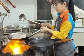 女儿教妈妈做饭 属实罕见视频封面