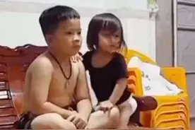 妹妹不慎从沙发摔倒...# 兄妹 # 暖心  #抖in邯郸视频封面