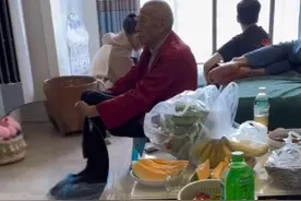 家里亲戚搬新家，孙女和爷爷精心制作花篮送去，结果亲戚一些举动让孙女心寒。#亲人 #亲戚视频封面