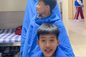 老师晚休查房，学生的快乐无处不在😂，太让人自愈🤭#可爱的学生 #记录校园生活 #戏剧 #宿舍日常 #少林乔老师 @抖音短视频视频封面