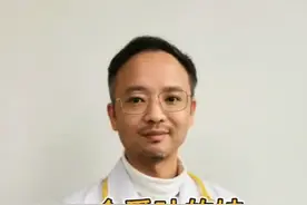 婴儿容易呕吐并不是消化不好，不能吃辅食。反而因为胃食管反流的存在，更加需要添加辅食来增加食物的稠厚度，改善呕吐情况。#宝宝积食 #育儿视频封面