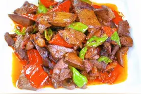 羊肝这样炒又辣又香，有羊肝了一定试试这个做法吧#抖音美食推荐官 #妈呀太香了 #美食教程 #艾力努尔健康美食挑战 @新疆艾力努尔农业科技开发有限公司视频封面