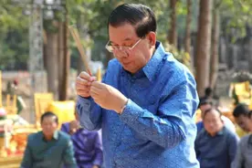 这一拜，是柬埔寨国家领导人对民族宗教的虔诚视频封面